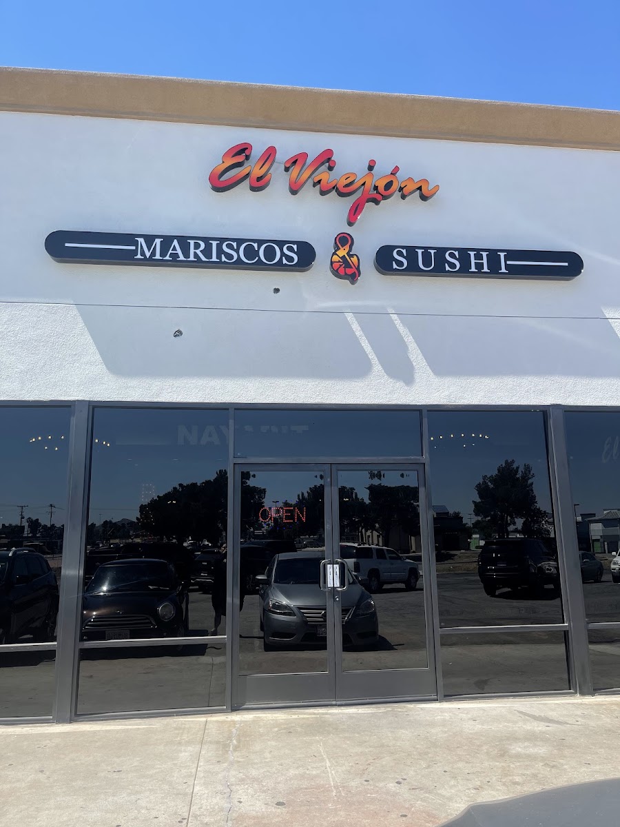 El Viejón Mariscos And Sushi Restaurant